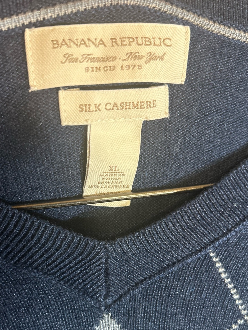 Banana Republic Silk Cashmere Navy Blue Argyle V-Neck Sweater | Size XL | UNISEX